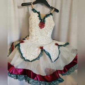 Girls Ballet Tutu perfect Christmas colors. Very full and fluffy tutu